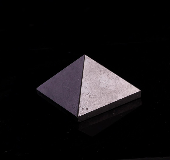 Black-Tourmaline-Pyramid-IMG_5683