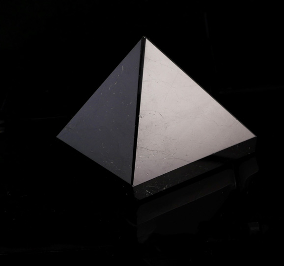 Black-Tourmaline-Pyramid-IMG_5696